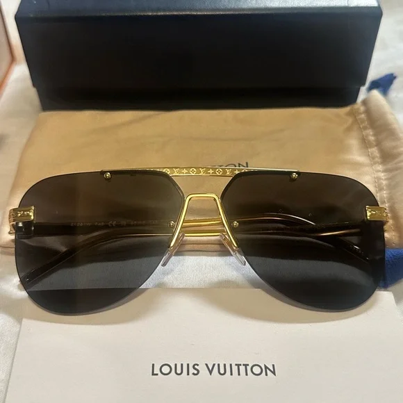 Louis Vuitton Gold and Black Aviator Sunglasses for Men’s - Picture 2 of 14